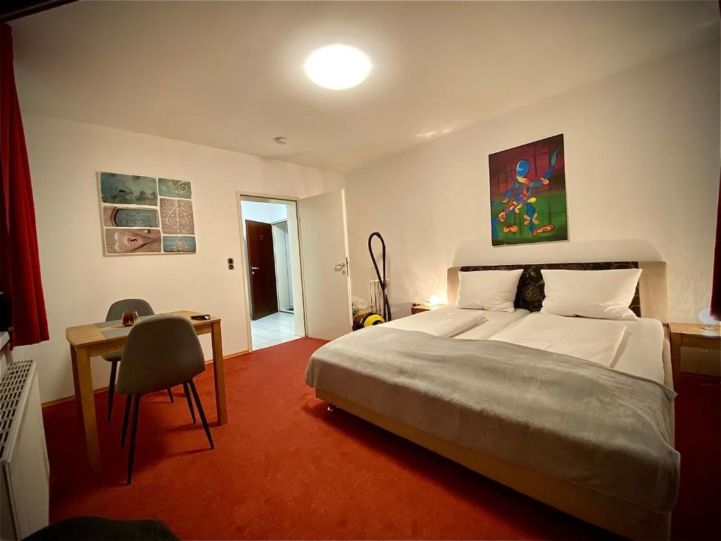 A bed or beds in a room at Bed & Rooms, Wörgl