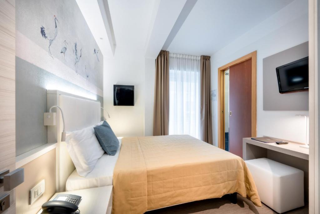 International Beach Hotel - Single Room