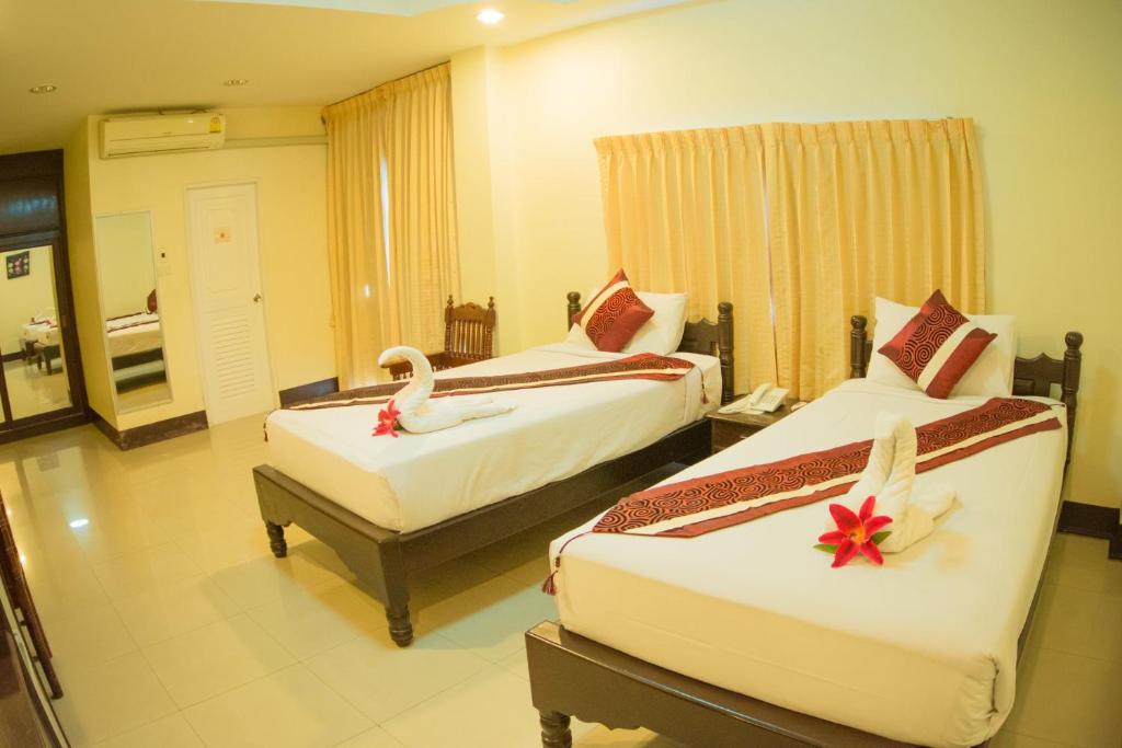 Postel nebo postele na pokoji v ubytování Submukda Phoomplace Hotel