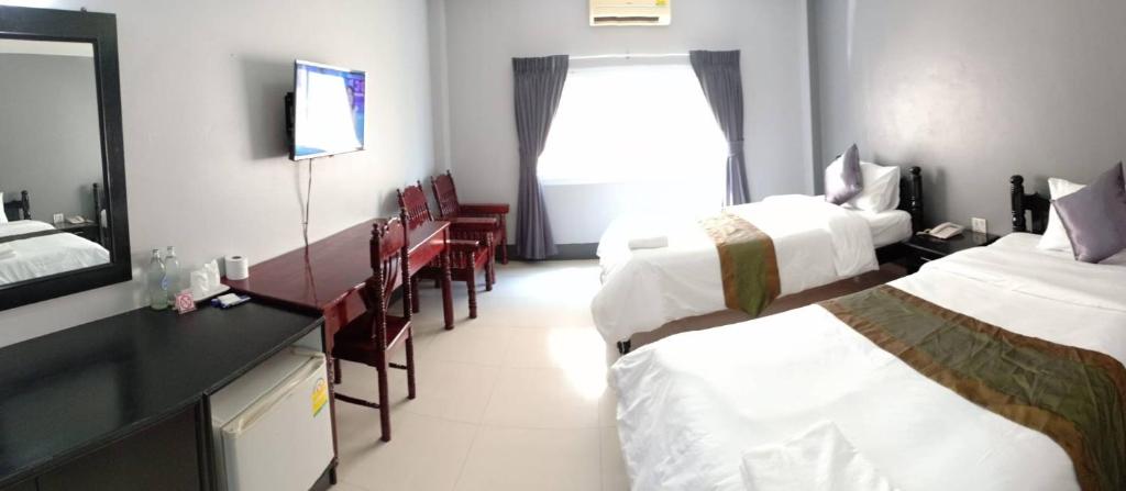 Postel nebo postele na pokoji v ubytování Submukda Phoomplace Hotel