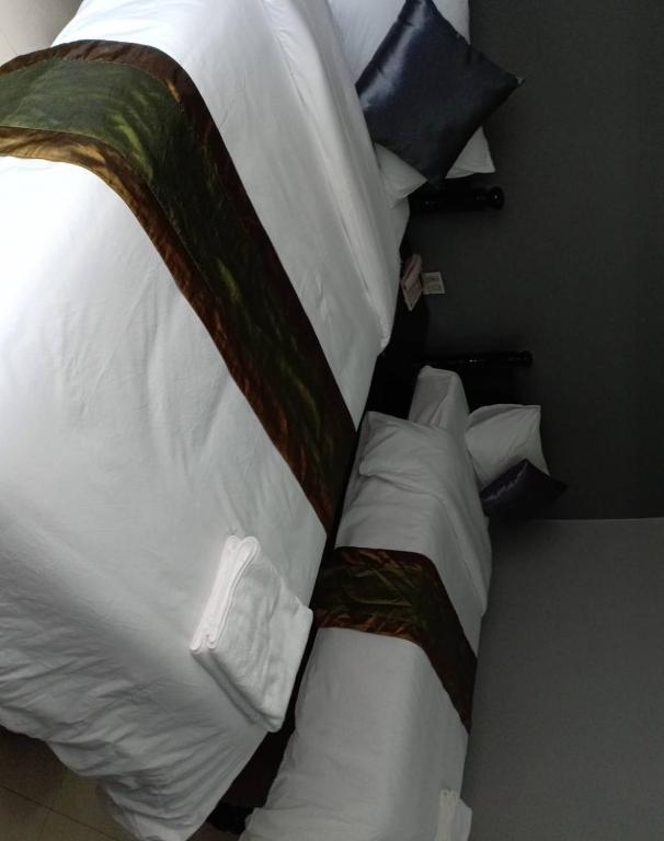 Postel nebo postele na pokoji v ubytování Submukda Phoomplace Hotel