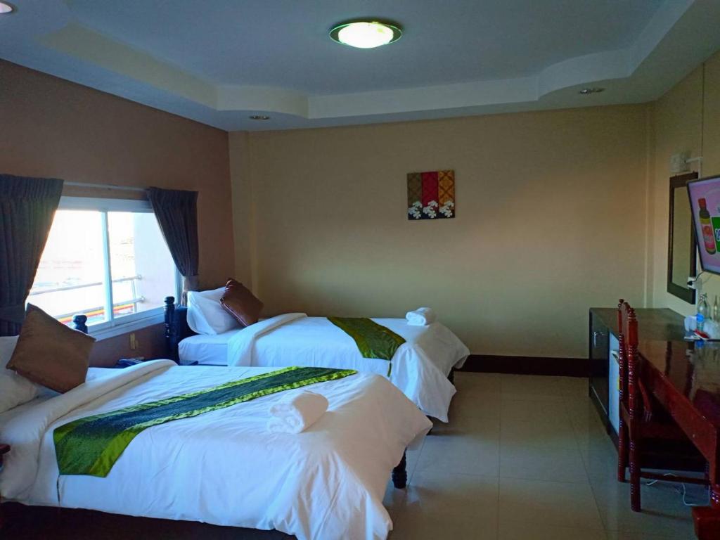 Postel nebo postele na pokoji v ubytování Submukda Phoomplace Hotel