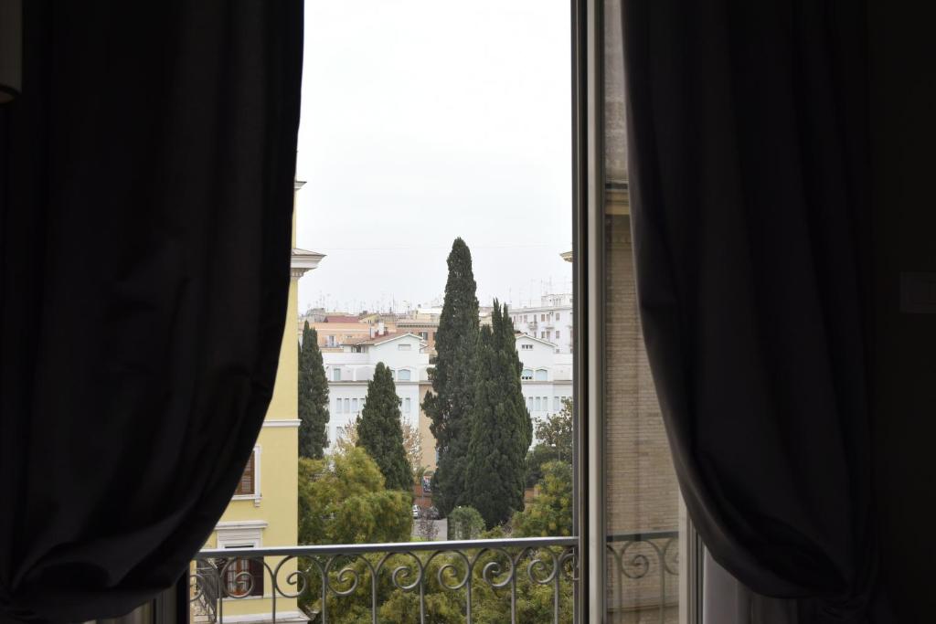 Výhled na řeku, která protéká v blízkosti hotelu