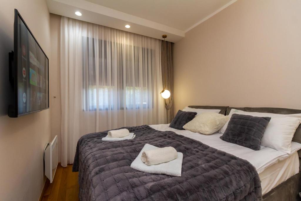 Tempat tidur dalam kamar di Apartment Casa di Lusso - Vila Peković Green