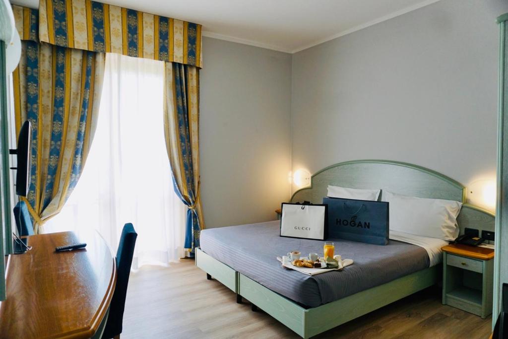 Postel nebo postele na pokoji v ubytování Hotel Europa Milano