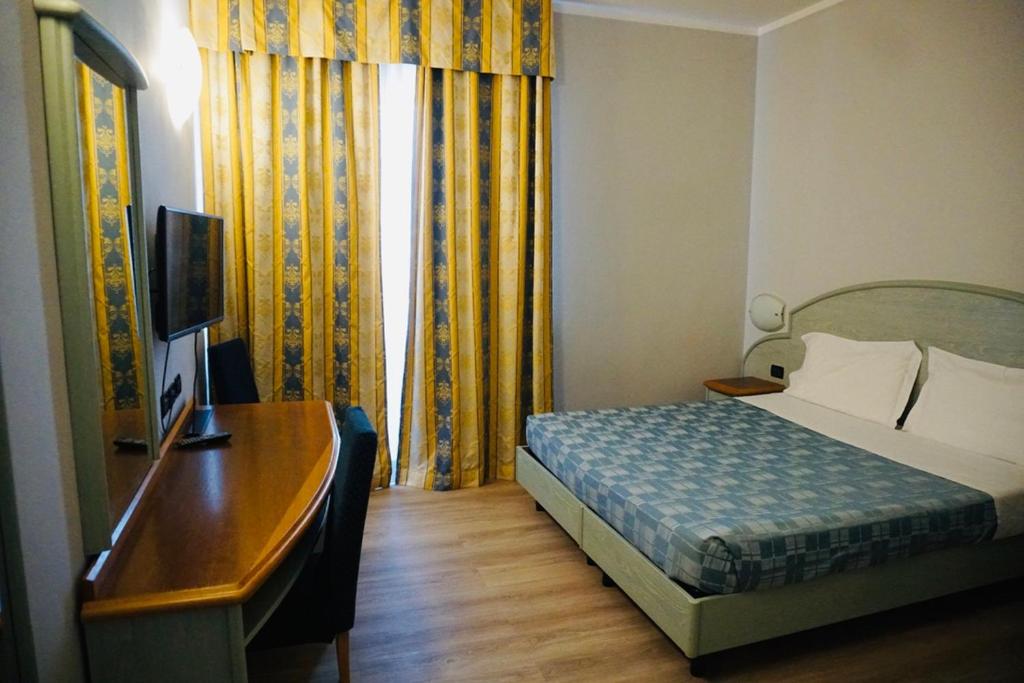 Postel nebo postele na pokoji v ubytování Hotel Europa Milano