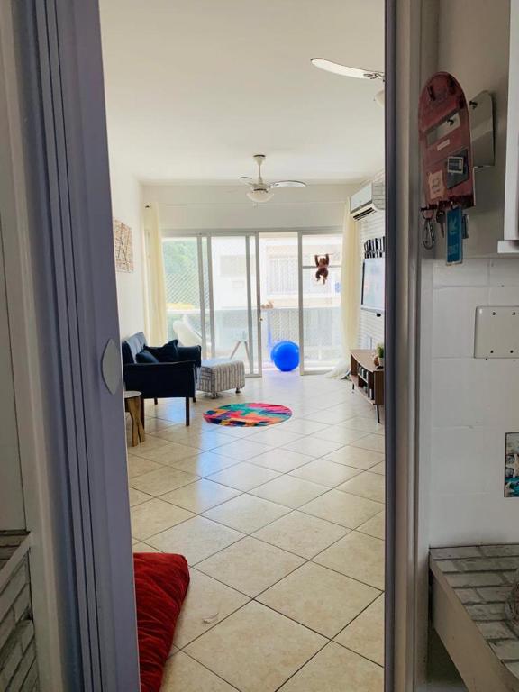  Guaruja/ Pitangeiras/ sofácama na sala - 1 quadra da praia