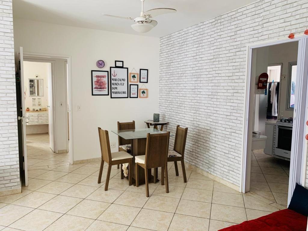  Guaruja/ Pitangeiras/ sofácama na sala - 1 quadra da praia