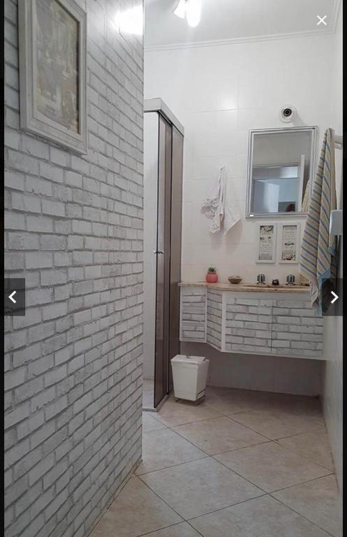  Guaruja/ Pitangeiras/ sofácama na sala - 1 quadra da praia