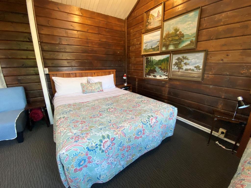 Postel nebo postele na pokoji v ubytování Paihia Place Cottage - central Paihia