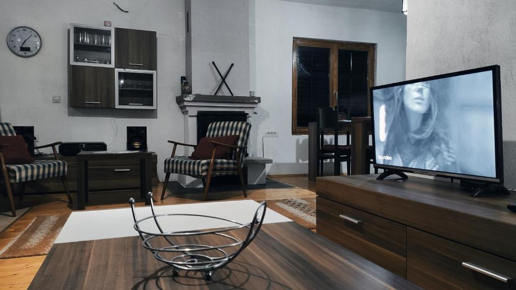 TV a/nebo společenská místnost v ubytování Jovanov Residence - Remote & Accessible