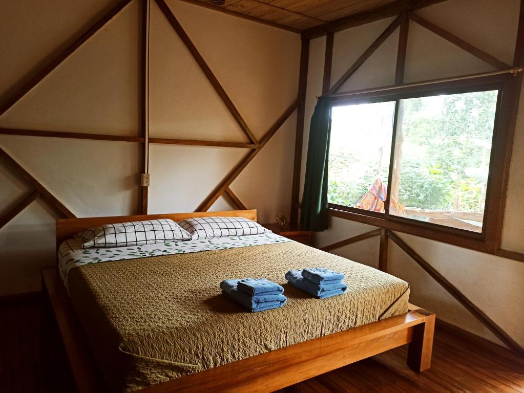 מיטה או מיטות בחדר ב-Rio Napo Lodge