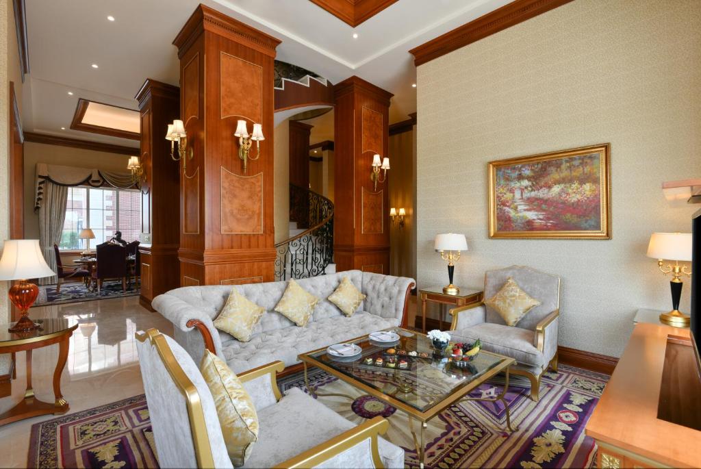 Posezení v ubytování Al Aziziyah Boutique Hotel By The Torch