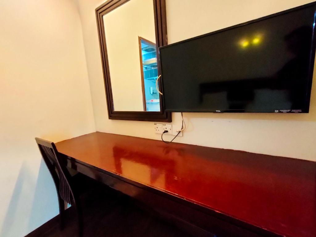 TV a/nebo společenská místnost v ubytování Cozzy Motel Malacca