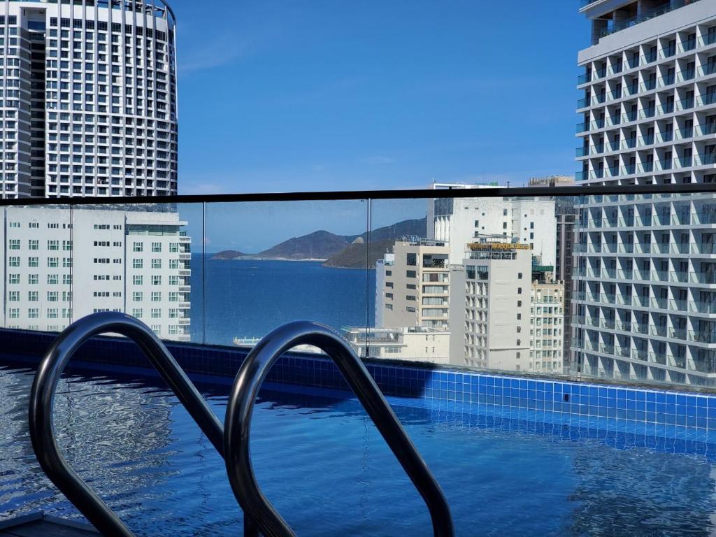 Hồ bơi trong/gần Ivy Hotel Nha Trang