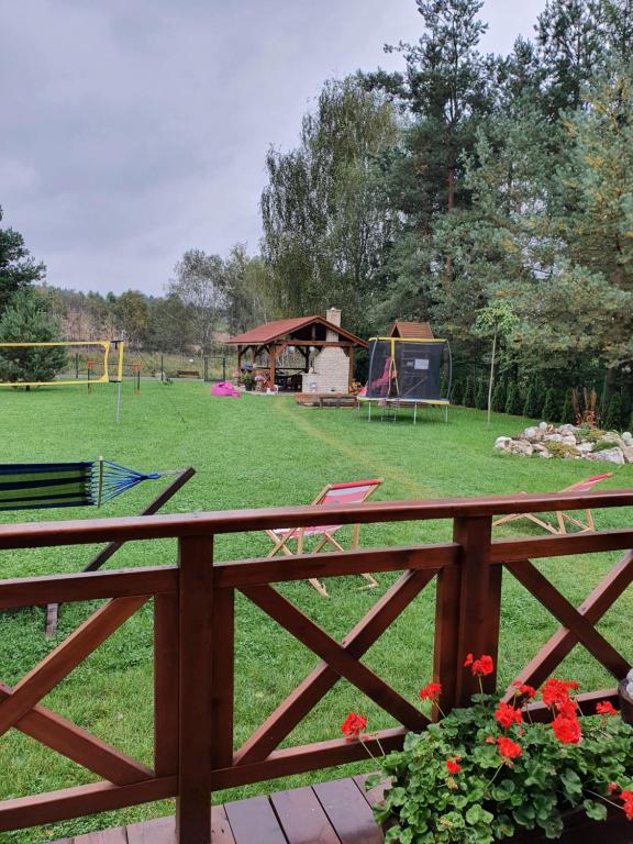 Vonkajšia záhrada v ubytovaní Domki na Jurze
