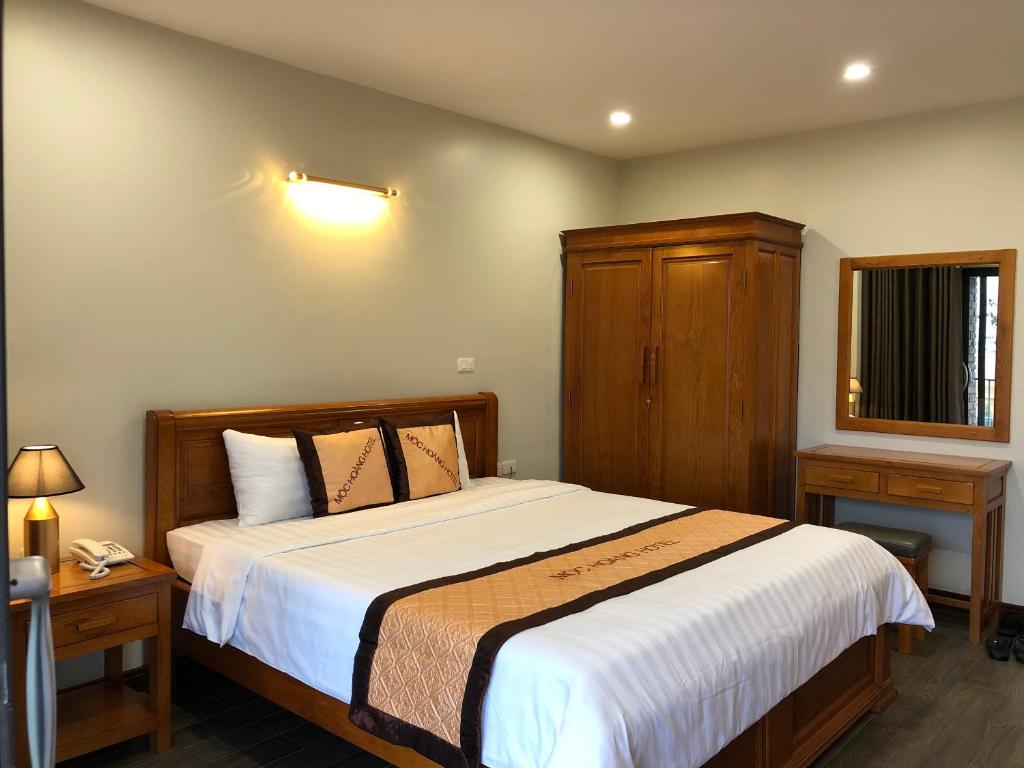 Postel nebo postele na pokoji v ubytování Moc Hoang Hotel