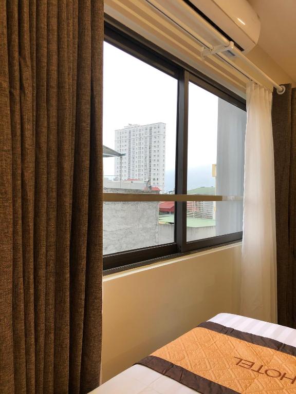 Postel nebo postele na pokoji v ubytování Moc Hoang Hotel