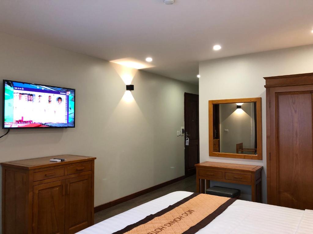 Postel nebo postele na pokoji v ubytování Moc Hoang Hotel