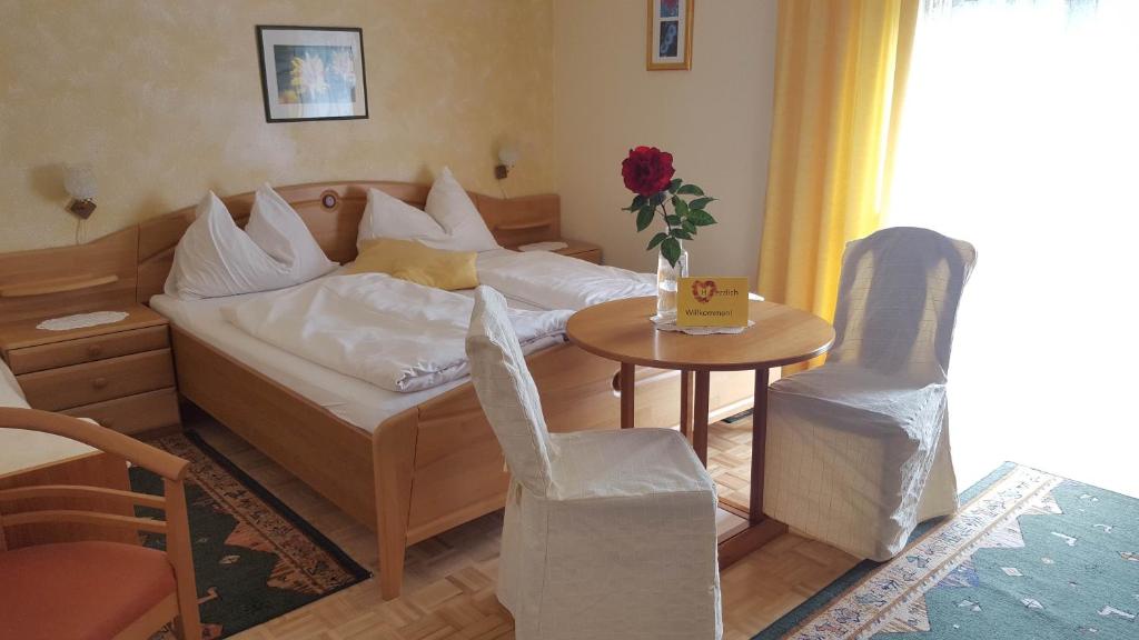 Postel nebo postele na pokoji v ubytování Gästehaus Jeindl