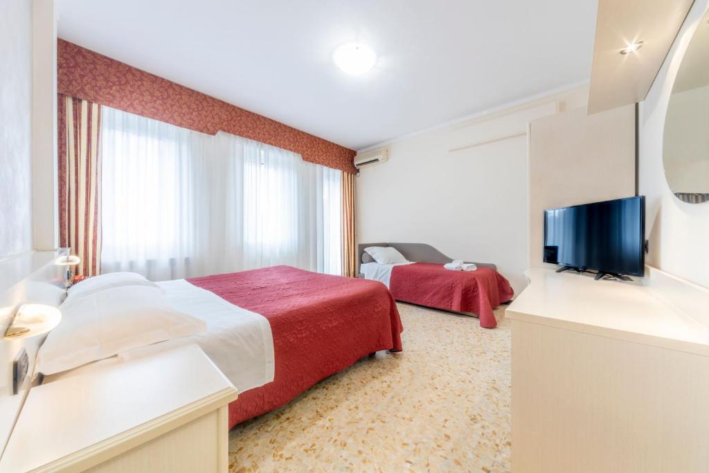 Gold Hotel - Superior Zimmer Mit Kingsize-Bett