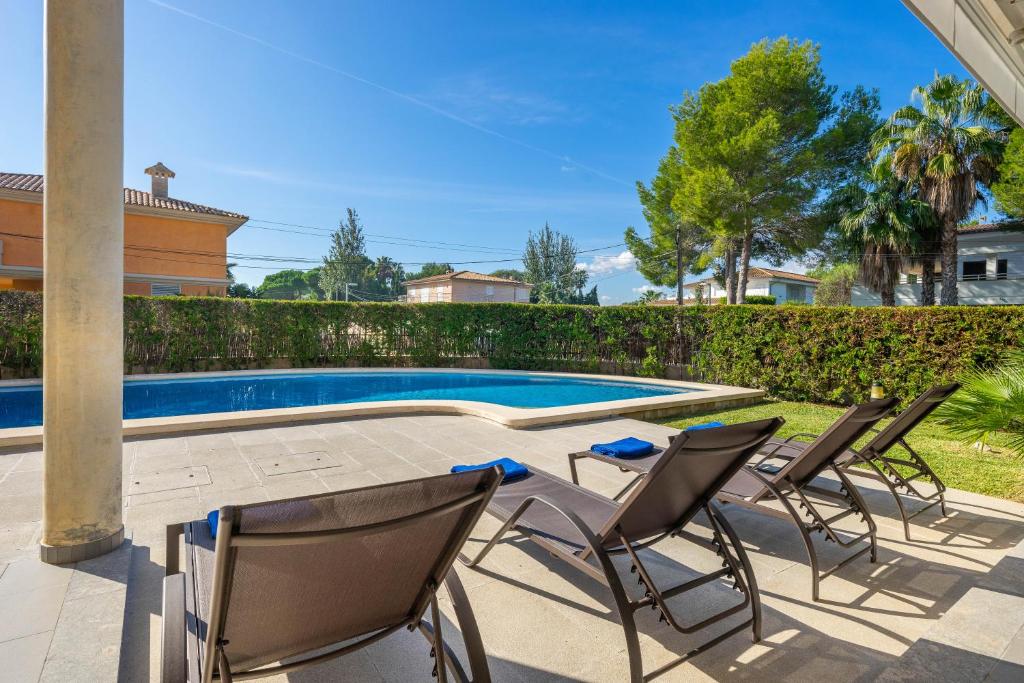 Bazén v ubytovaní Villa Can Monxo By SunVillas Mallorca alebo v jeho blízkosti