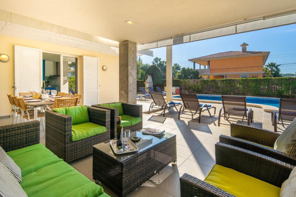 Bazén v ubytovaní Villa Can Monxo By SunVillas Mallorca alebo v jeho blízkosti