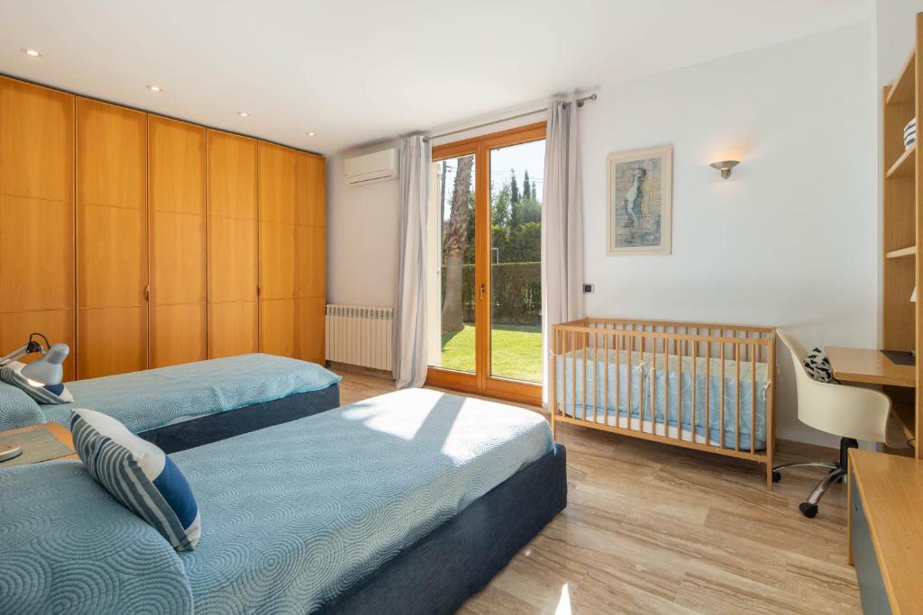 Posteľ alebo postele v izbe v ubytovaní Villa Can Monxo By SunVillas Mallorca
