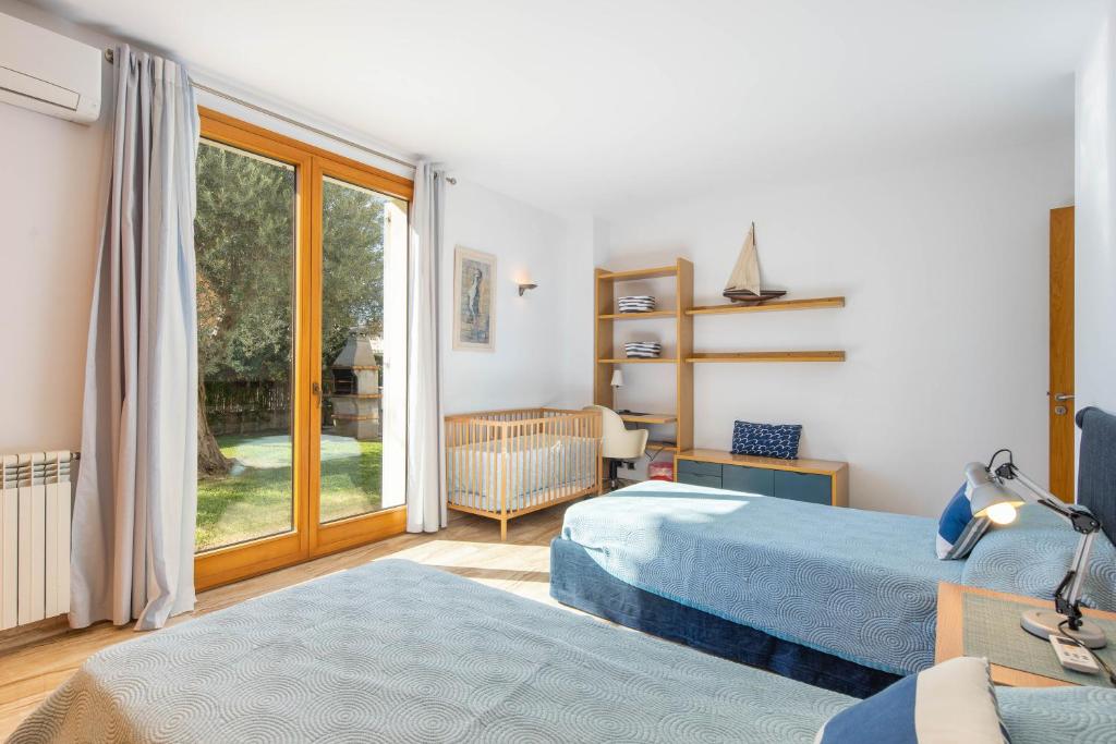 Posteľ alebo postele v izbe v ubytovaní Villa Can Monxo By SunVillas Mallorca
