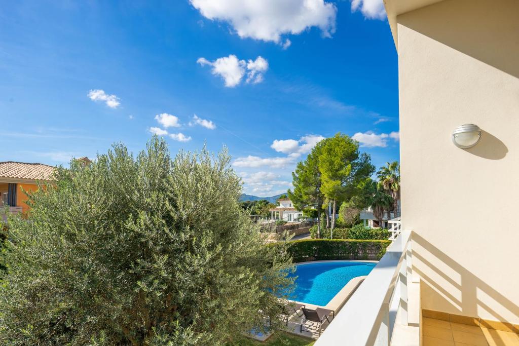 Bazén v ubytovaní Villa Can Monxo By SunVillas Mallorca alebo v jeho blízkosti