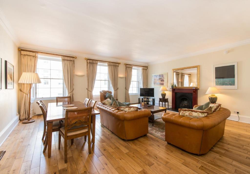 a living room with two couches and a table at Parliament Sq (apt 10 ) Royal Mile in Edinburgh