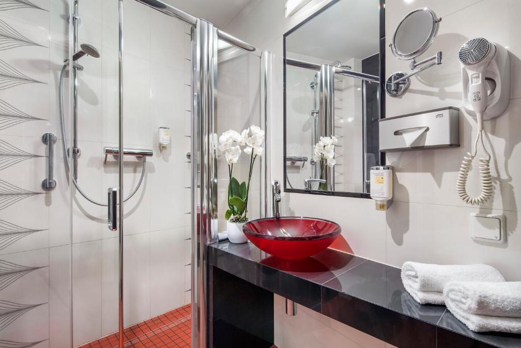 Koupelna v ubytování Hotel Arkon Park Gdańsk- Destigo Hotels