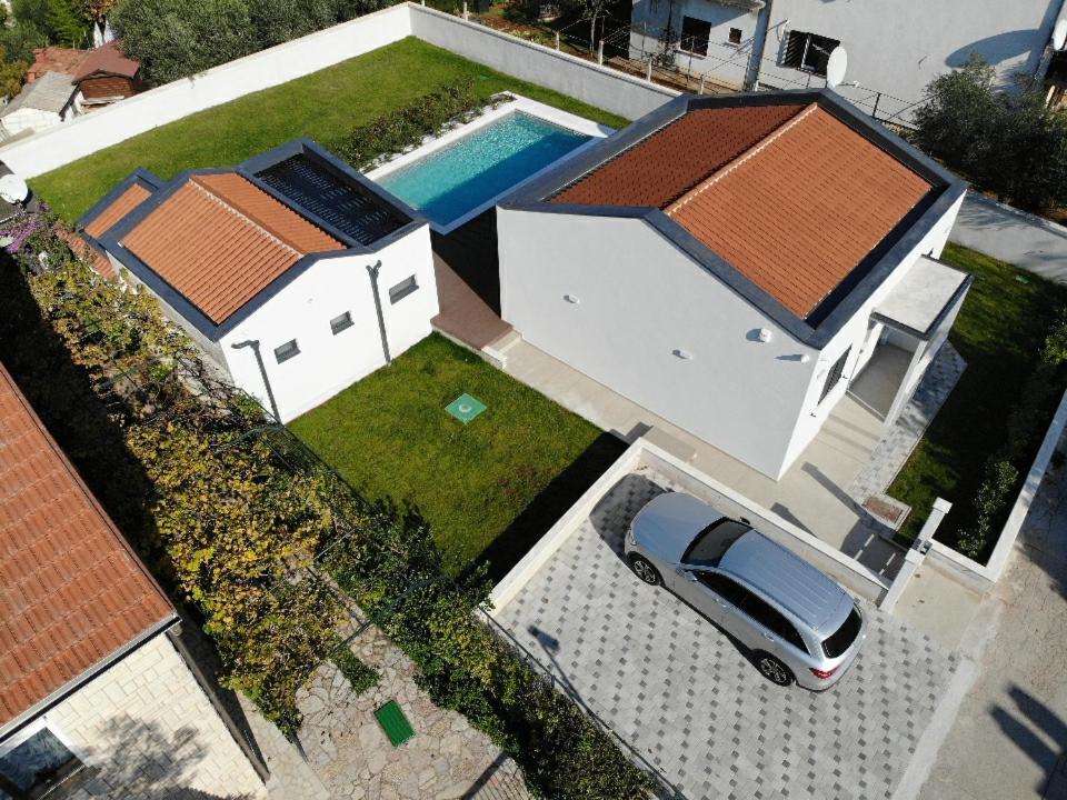 an overhead view of a house with a car parked in the driveway at Villa Lana in Valbandon