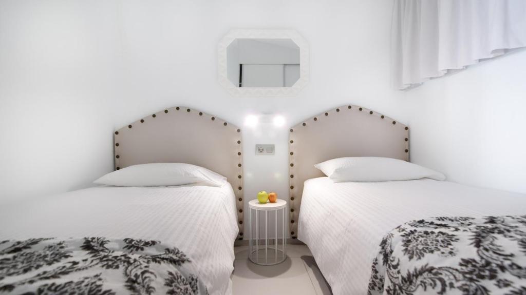 A bed or beds in a room at Bungalows Adonis