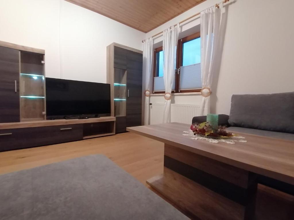 TV a/nebo společenská místnost v ubytování Ferienwohnung Stiegengraben