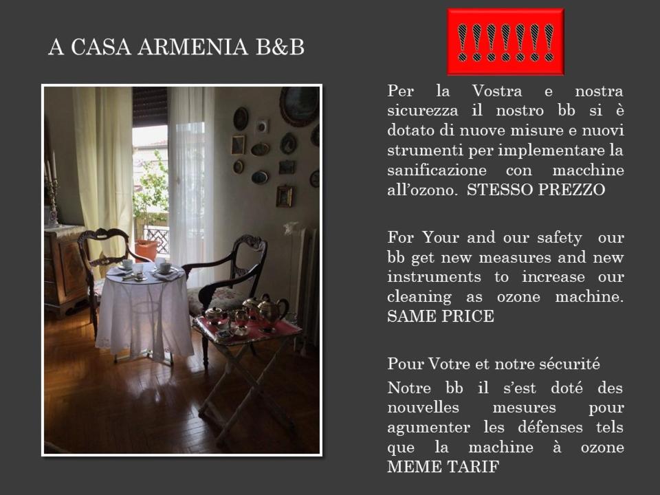 Un folleto para un restaurante con una mesa en una habitación en A Casa Armenia B&B, en Turín