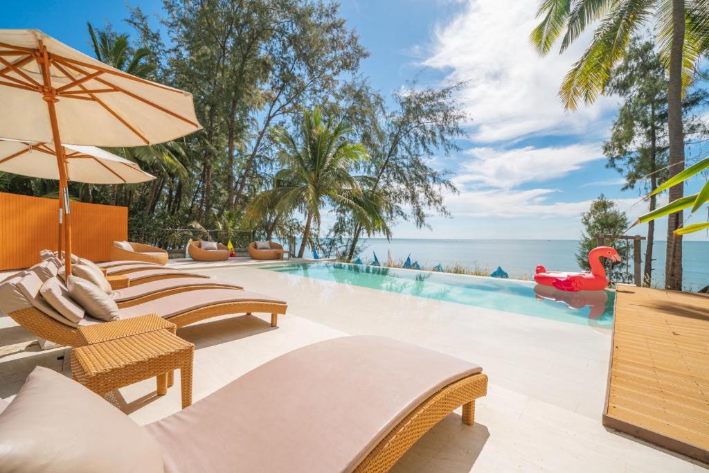 Bazén v ubytování Resto Sea Resort - Baan Krut nebo v jeho okolí
