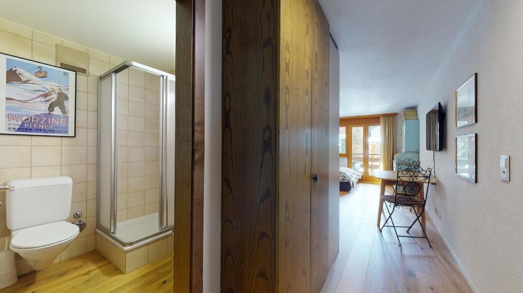 Koupelna v ubytování Bright studio with balcony & view to the Matterhorn