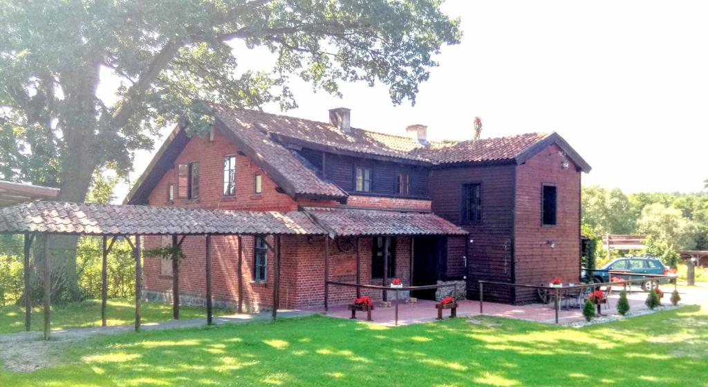 a large brick house with a yard in front of it at Dom Gościnny Bogdany in Barczewo