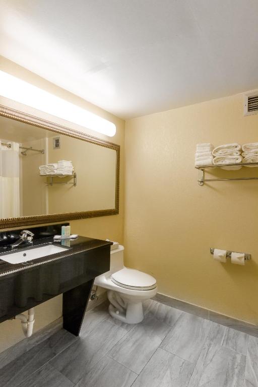 Clarion Inn & Suites Miami International Airport photo