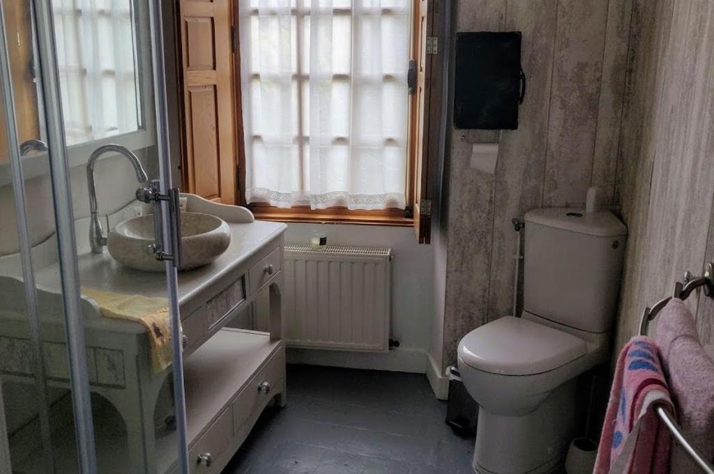 Chez Florence et Sylvain de Loudun - Habitación Cuádruple Con Baño Externo Privado