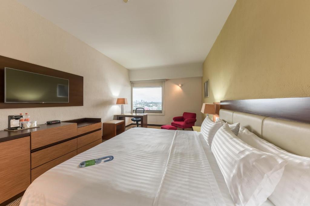 Postel nebo postele na pokoji v ubytování Holiday Inn Guadalajara Select by IHG