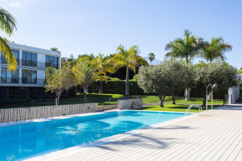 Bazén v ubytovaní Home2Book Stunning La Quinta, Pool alebo v jeho blízkosti