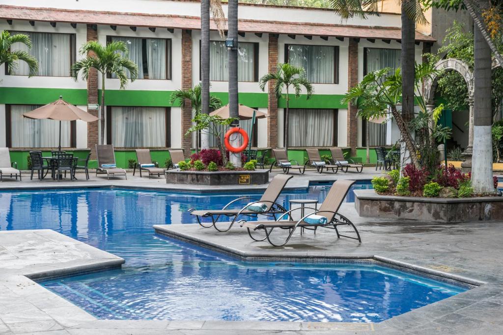 Bazén v ubytování Holiday Inn Guadalajara Expo Plaza del Sol by IHG nebo v jeho okolí