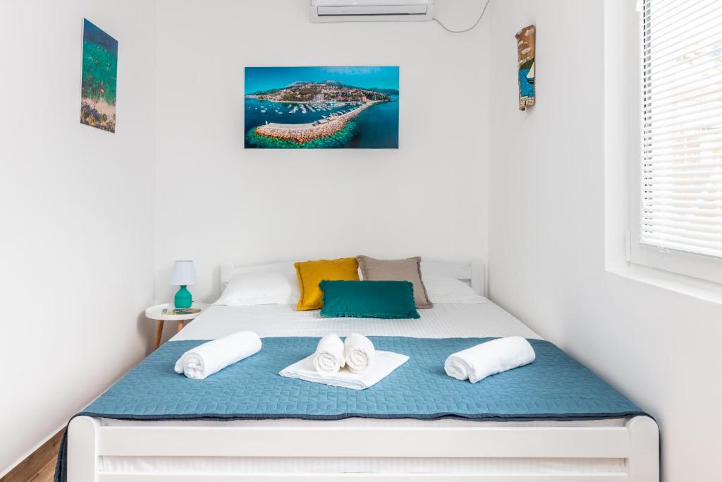 a small bedroom with a bed with towels on it at Bossa nova Apartment in Herceg-Novi
