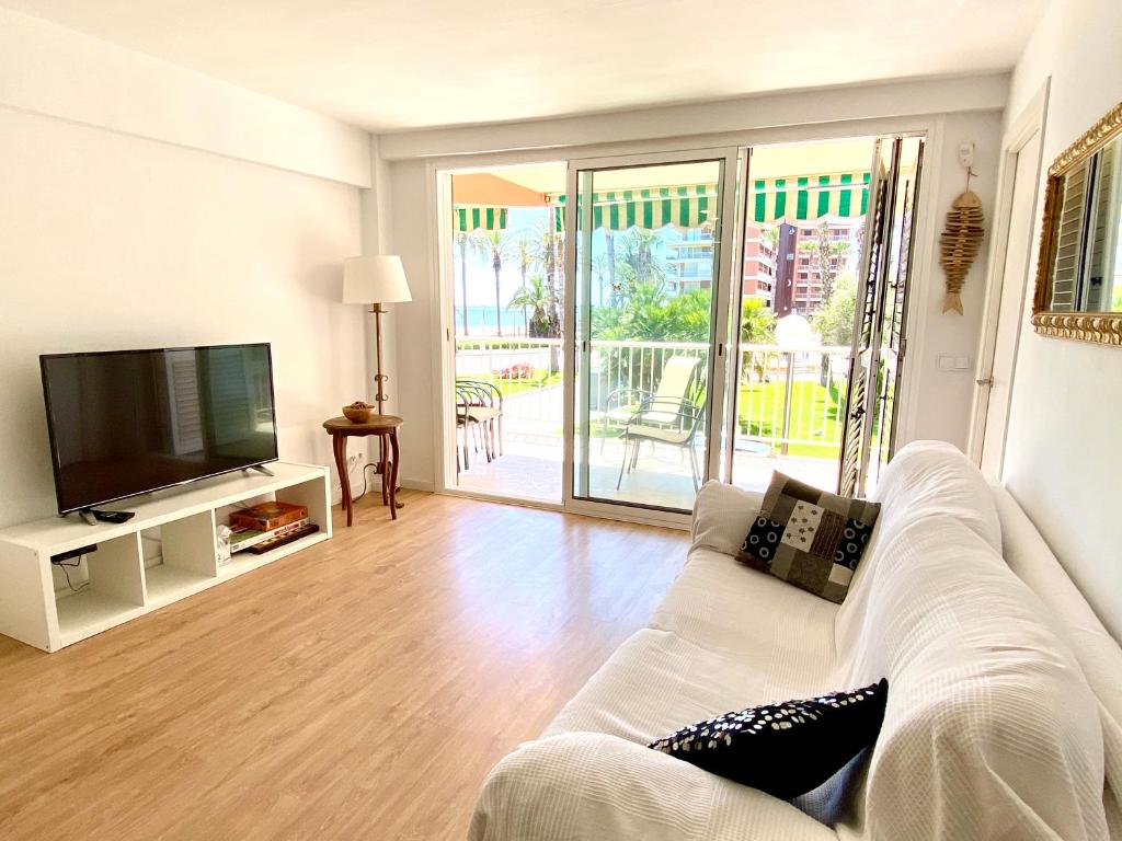 TV a/nebo společenská místnost v ubytování Apartamento de moderno en Salou