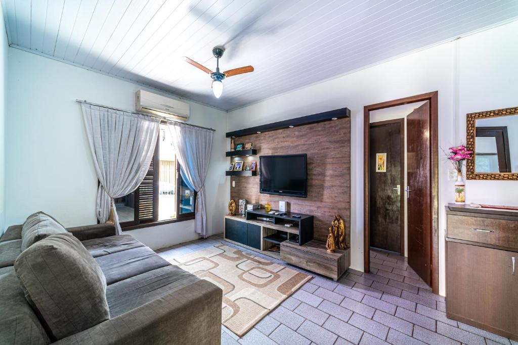  CASA 3 QUARTOS COM AR TV A CABO E WI-FI