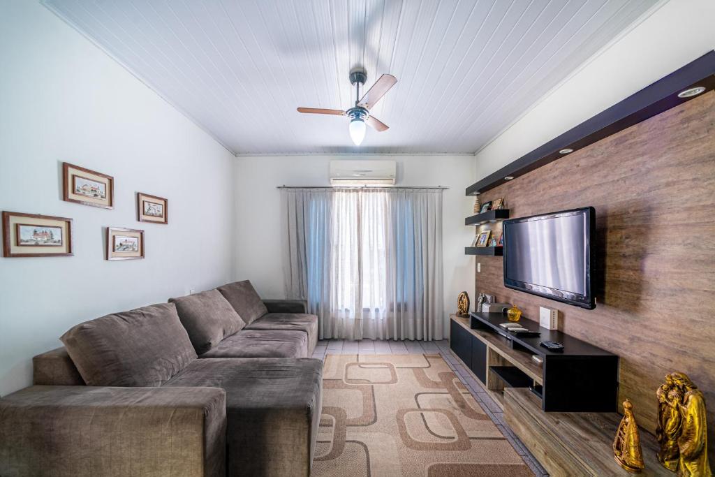  CASA 3 QUARTOS COM AR TV A CABO E WI-FI