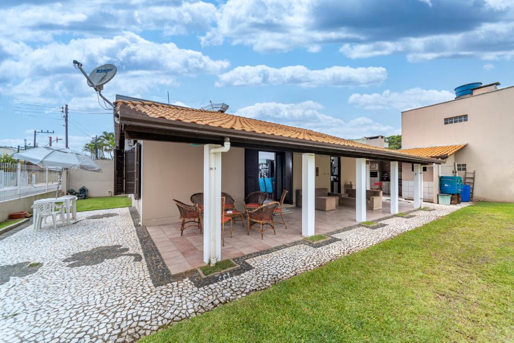  CASA 3 QUARTOS COM AR TV A CABO E WI-FI