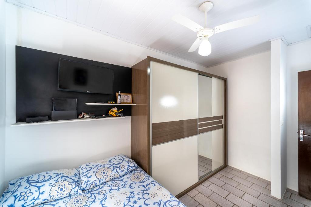 CASA 3 QUARTOS COM AR TV A CABO E WI-FI